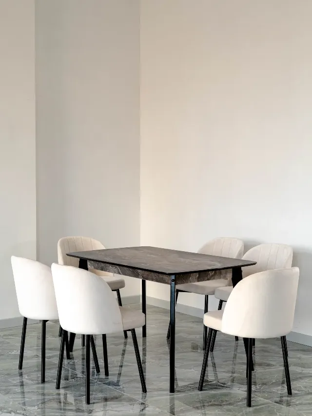 Обеденная группа: стол 120×80 тёмный мрамор и 6 мягких стульев, велюр кремовый — комплект целиком